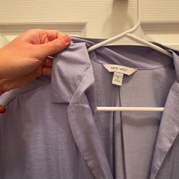 Nine West Button-Down Blouse – Size S, Light Blue, Cap Sleeves, Flowy Fit - Picture 4 of 9